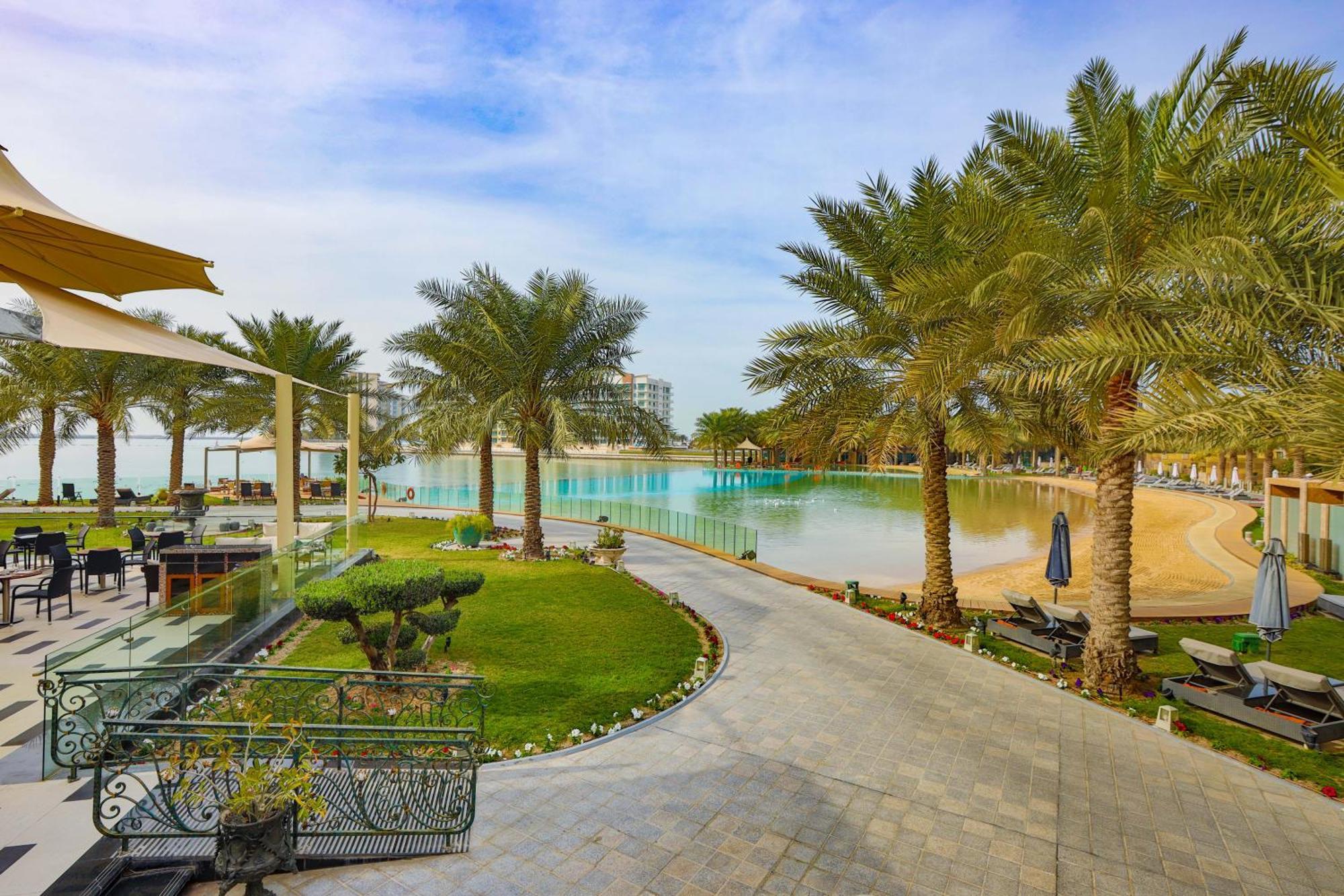Palavra Resort Manama Exterior photo Al-Dana Resort