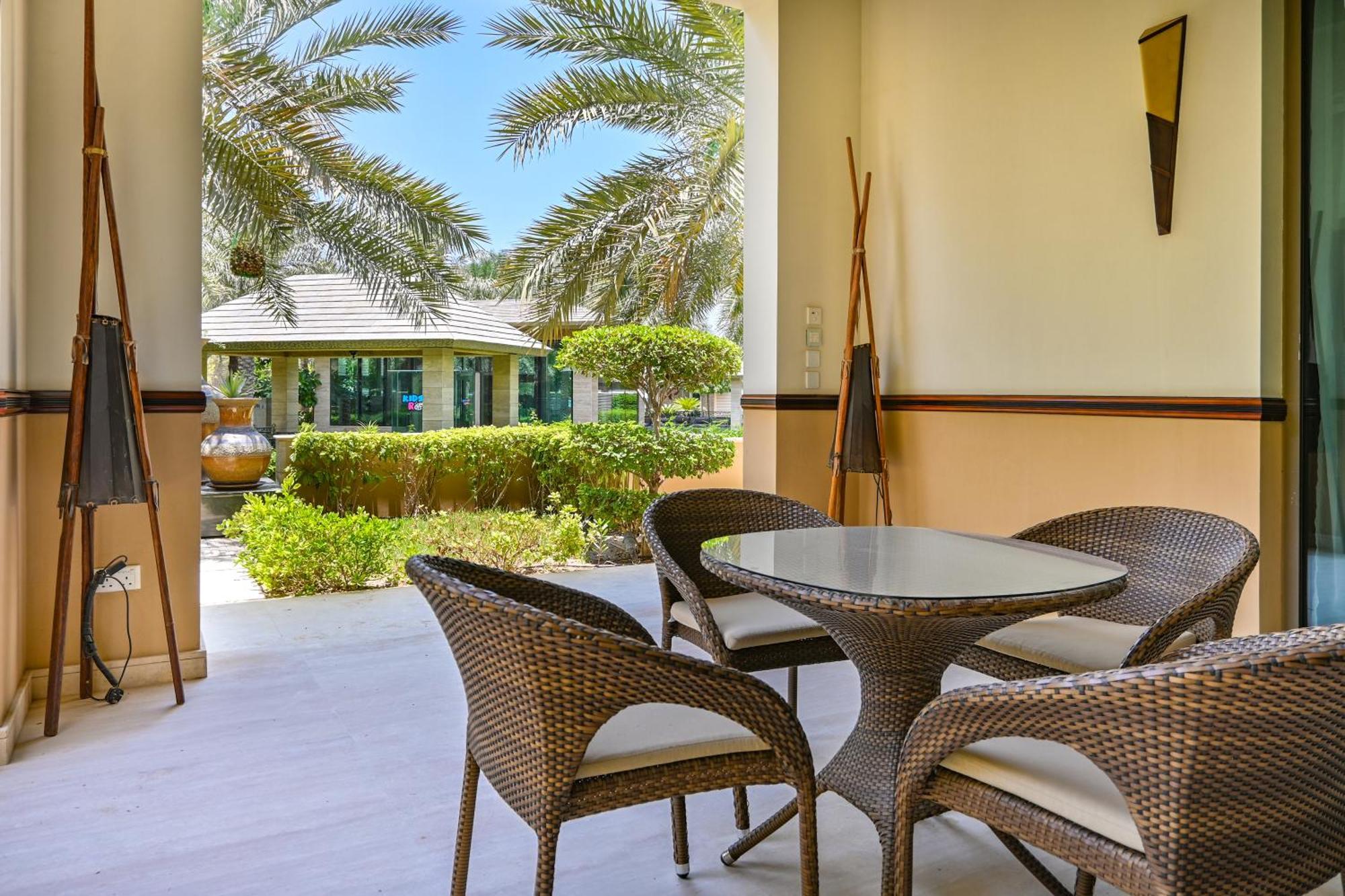 Palavra Resort Manama Exterior photo The Palm Beach Club