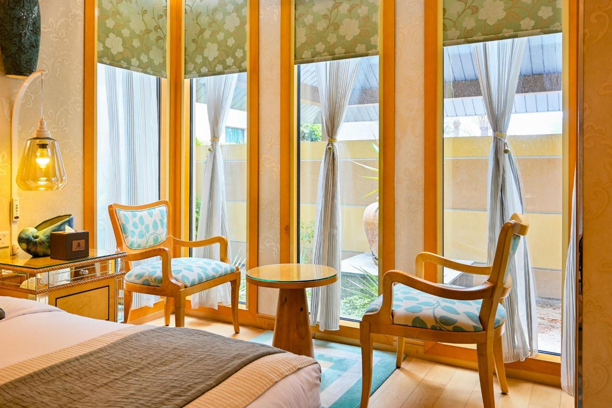 Palavra Resort Manama Exterior photo A room at the hotel